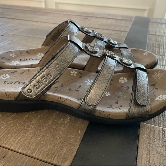 Taos Sandles, Style is Prize 3, color pewter, size 11 - Picture 2 of 4